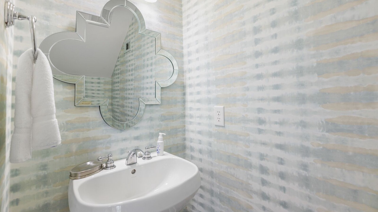 Photo of Bathroom in White's Gulfview