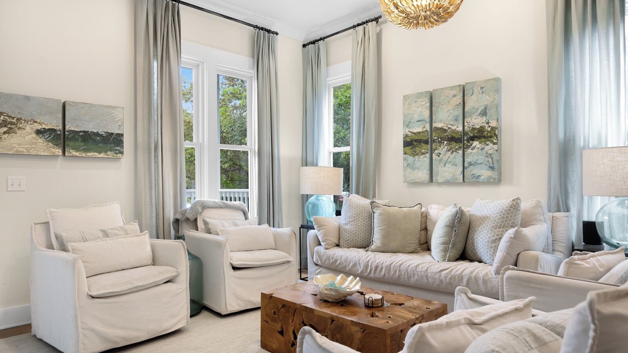Photo of Livingroom in White's Gulfview