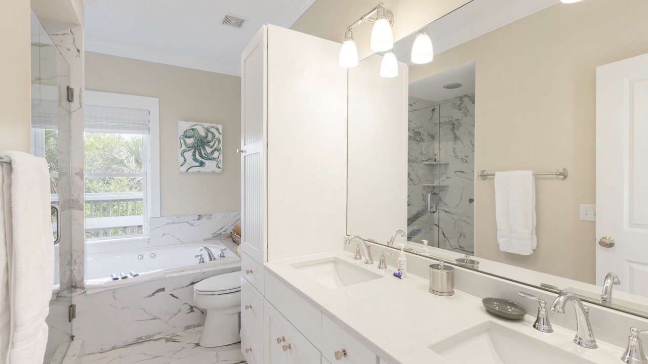 Photo of Bathroom in White's Gulfview