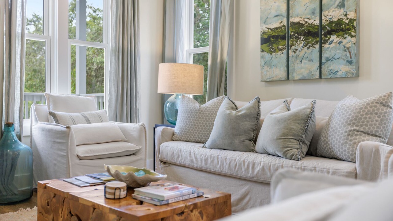 Photo of Livingroom in White's Gulfview