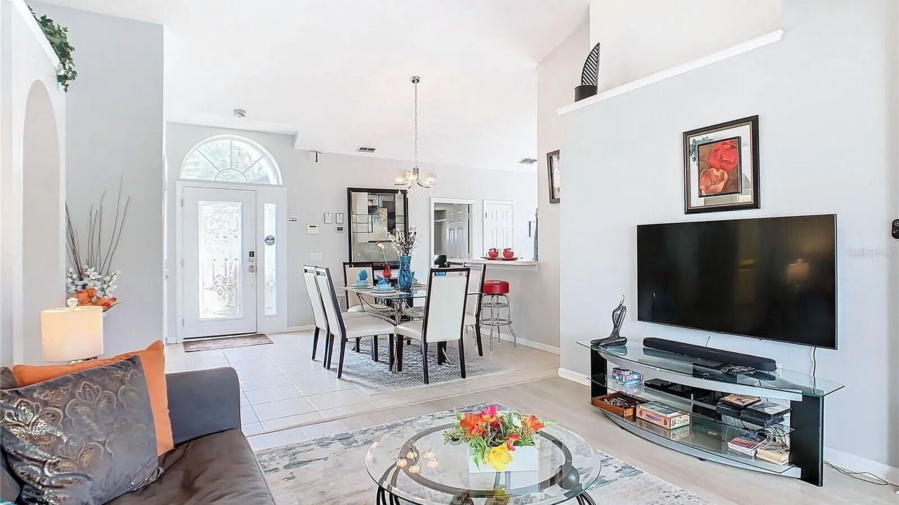 Photo of Livingroom in Bridgewater Crossing