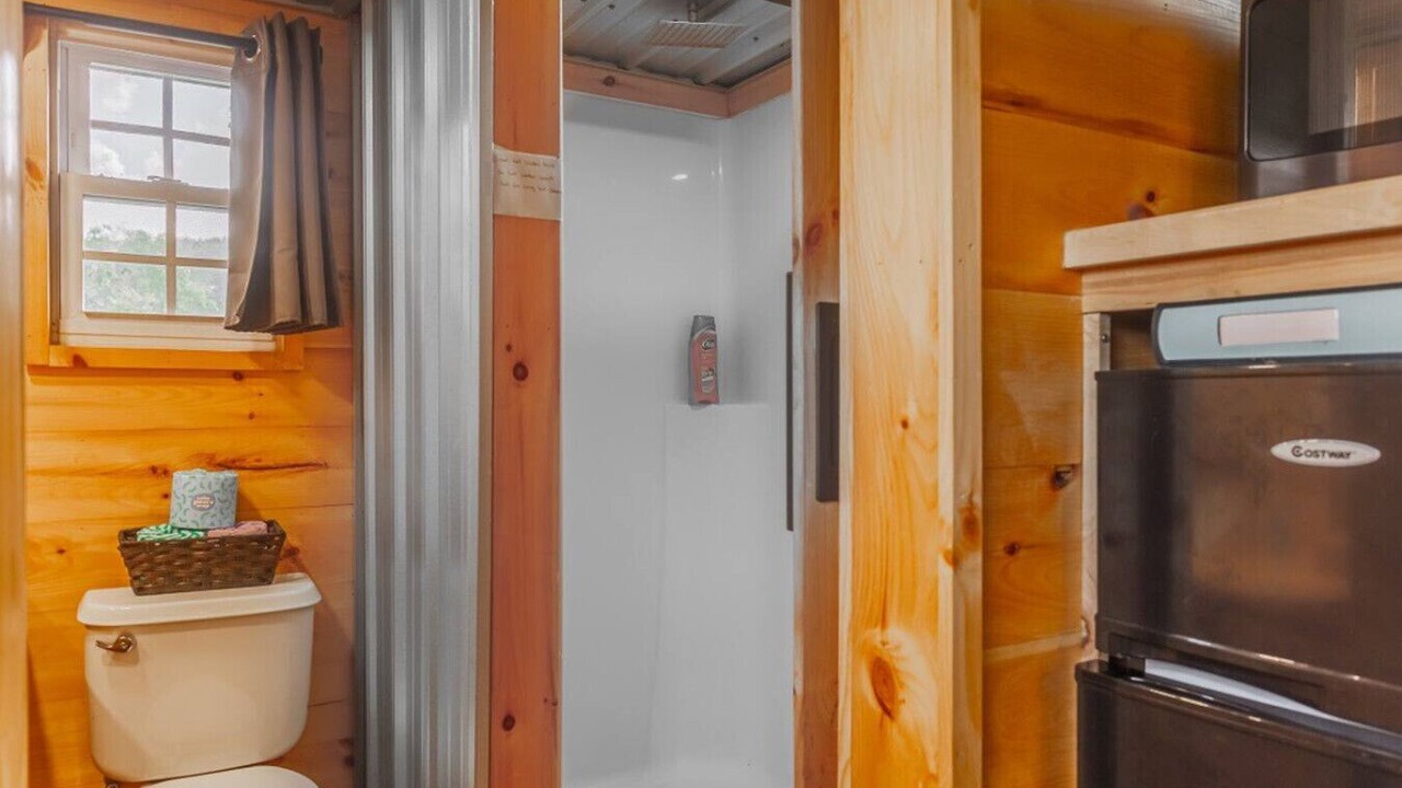 Photo of Bathroom in Mouth of Wilson