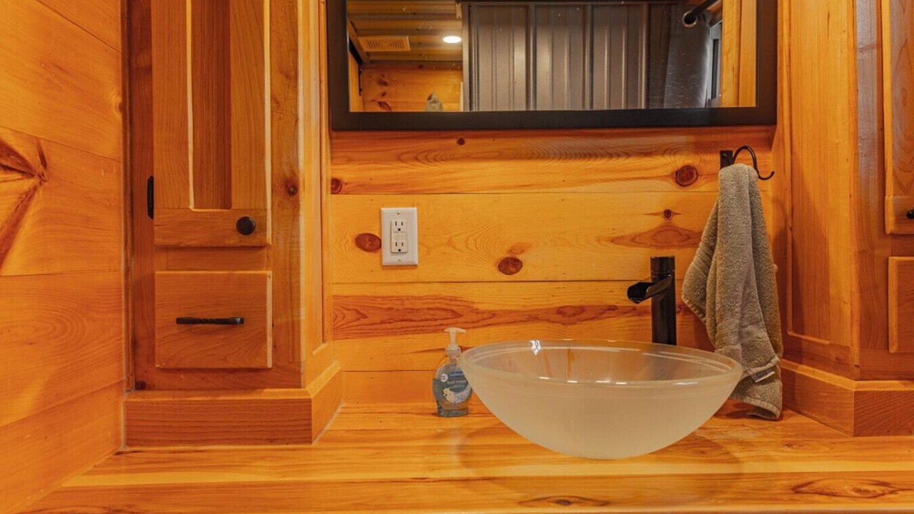 Photo of Bathroom in Mouth of Wilson