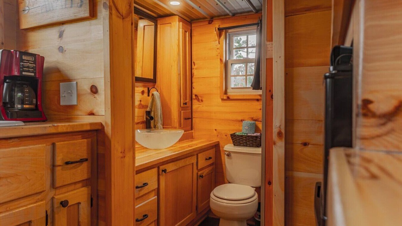 Photo of Bathroom in Mouth of Wilson