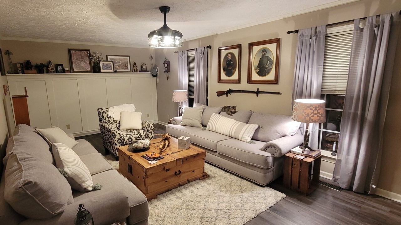 Photo of Livingroom in Appomattox