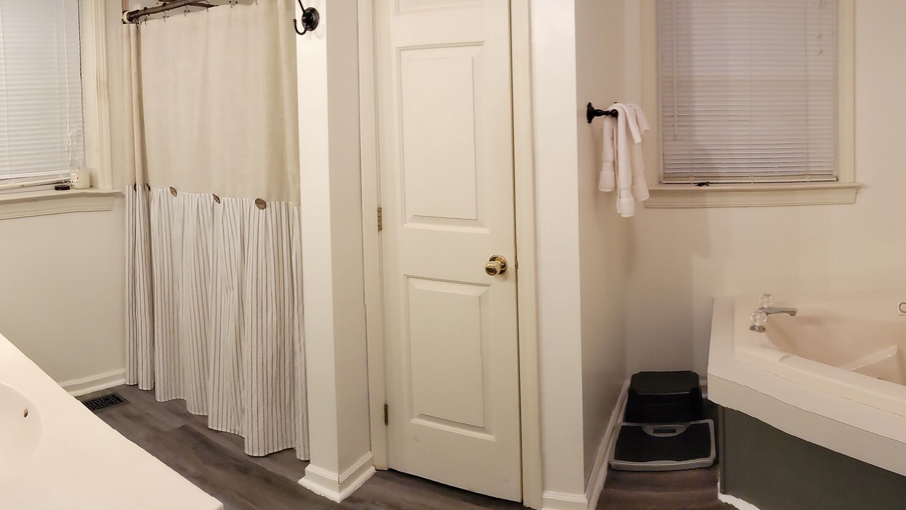 Photo of Bathroom in Appomattox