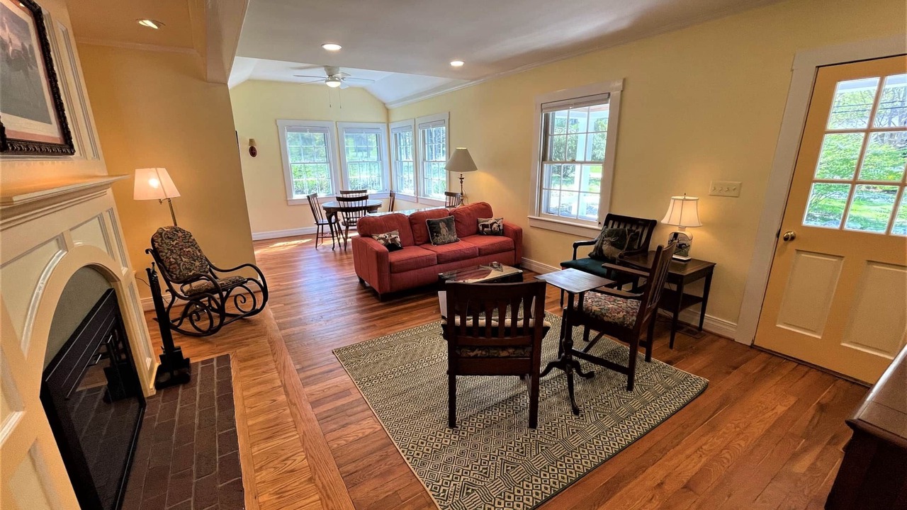 Photo of Livingroom in Warm Springs