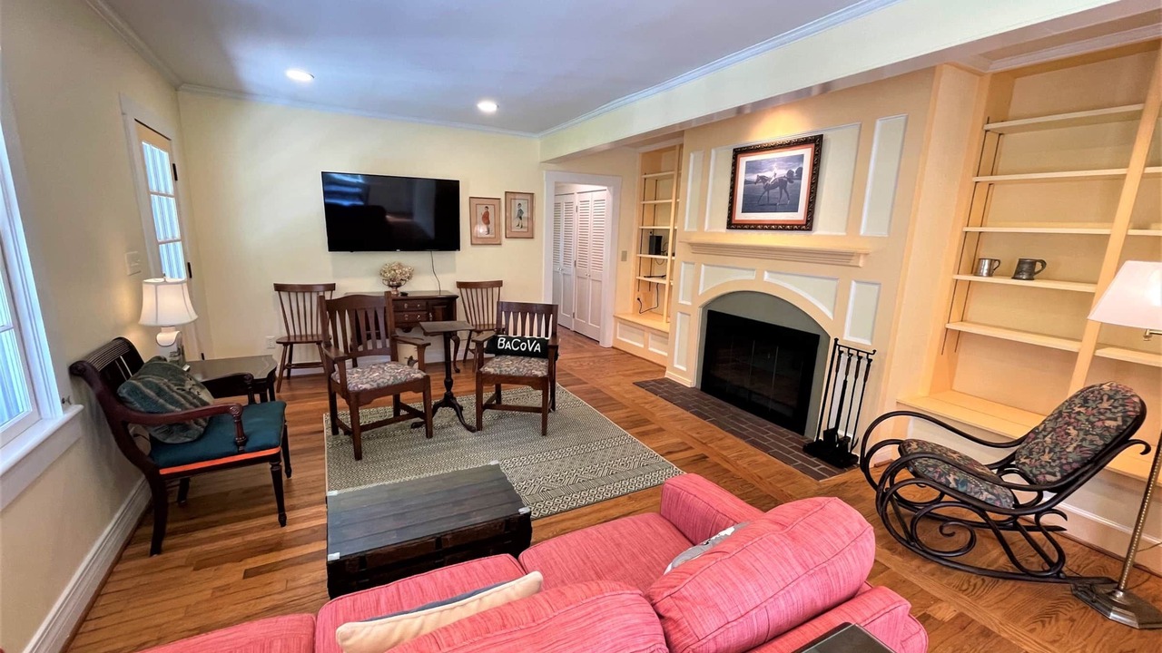 Photo of Livingroom in Warm Springs