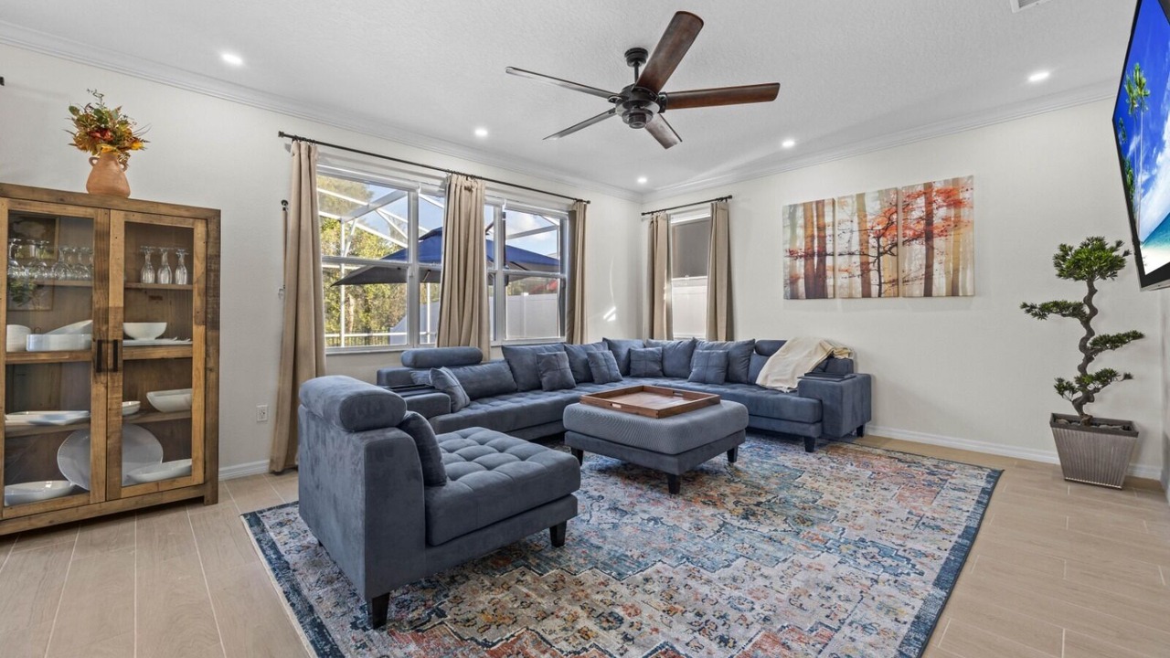 Photo of Livingroom in Windwood Bay