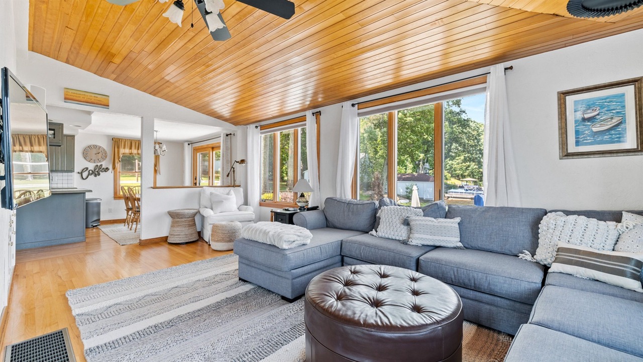 Photo of Livingroom in Sturbridge