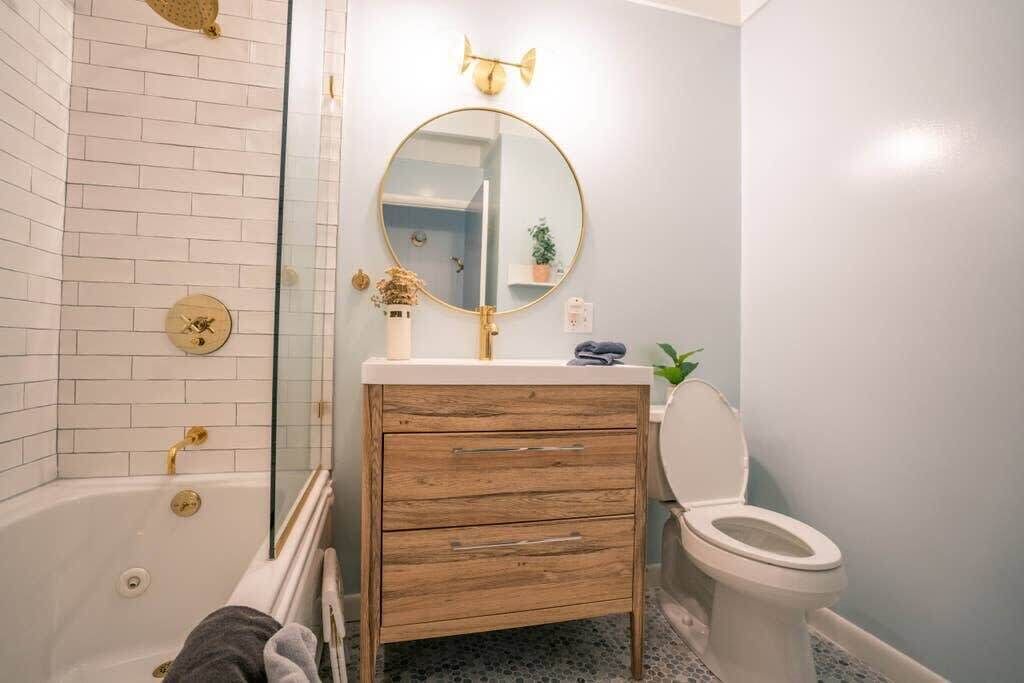 Photo of Bathroom in Red Hook
