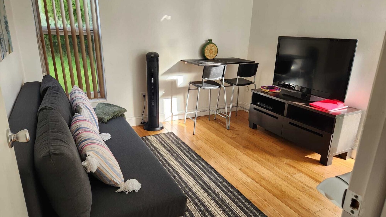 Photo of Livingroom in Ludlam