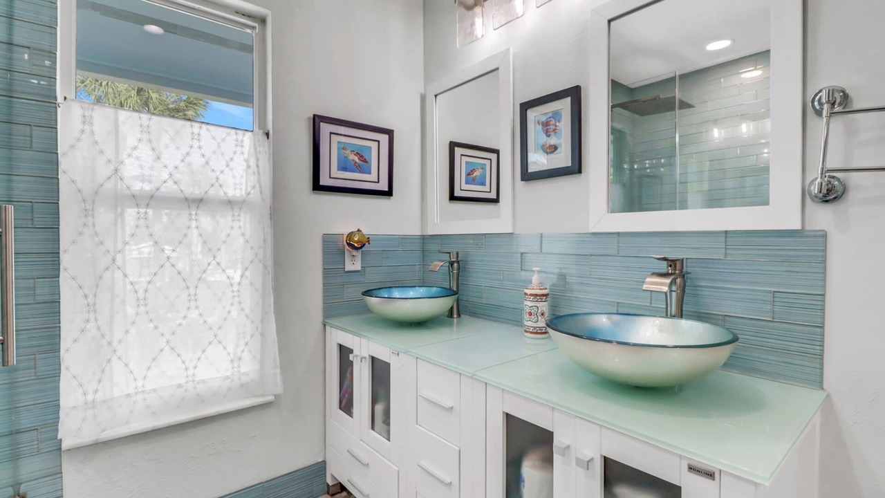 Photo of Bathroom in Truckland