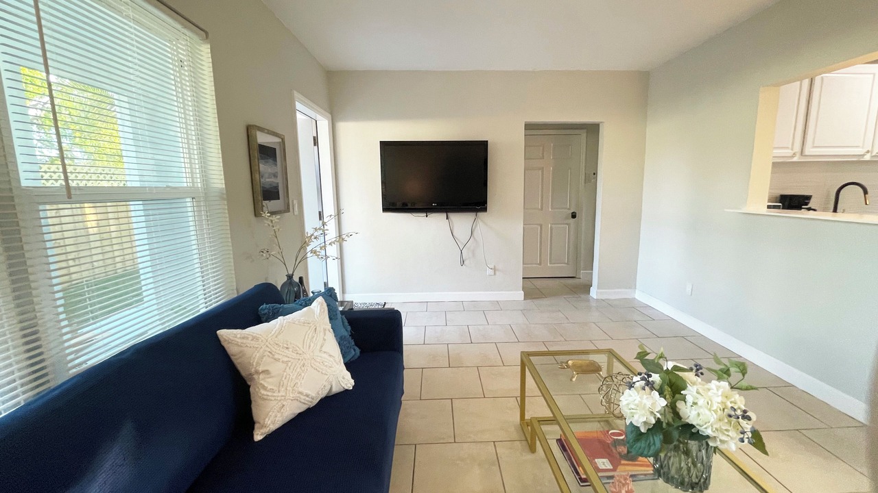 Photo of Livingroom in Biscayne Park