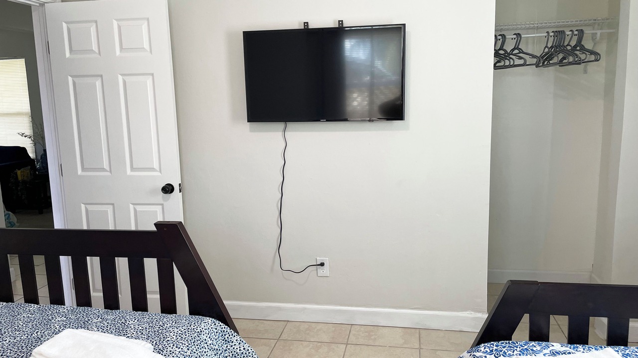 Photo of Bedroom in Biscayne Park