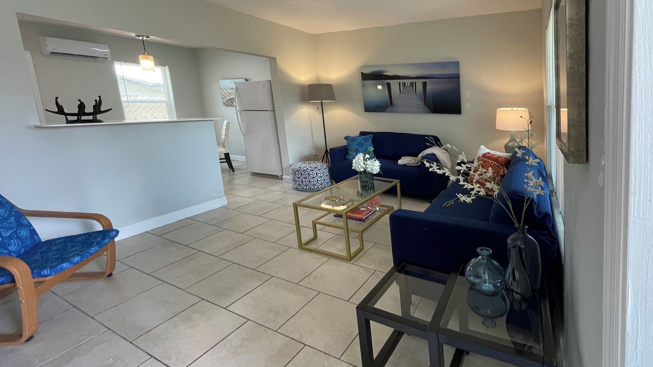 Photo of Livingroom in Biscayne Park