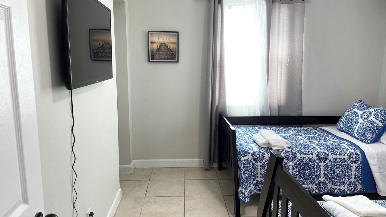 Photo of Bedroom in Biscayne Park