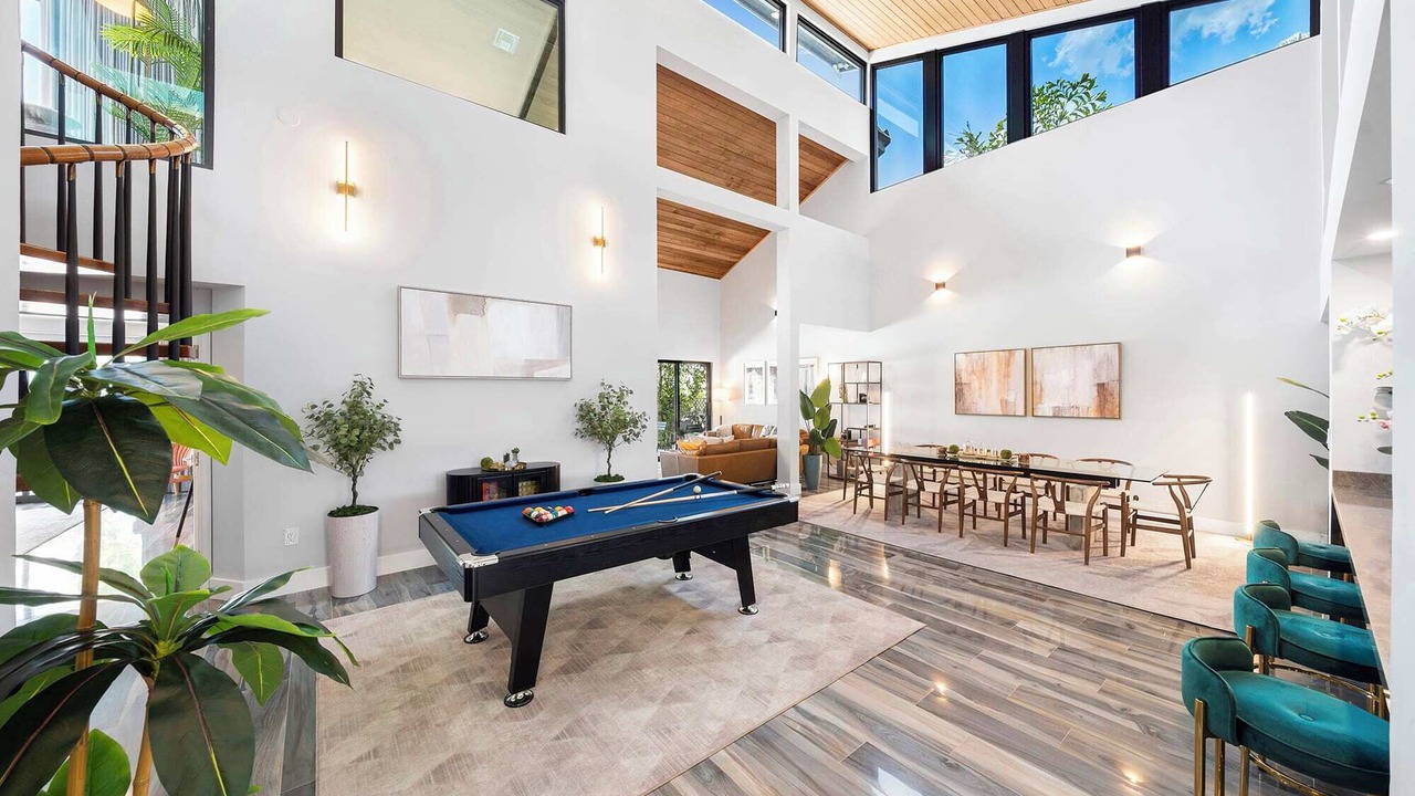 Photo of Livingroom in North Bay Village