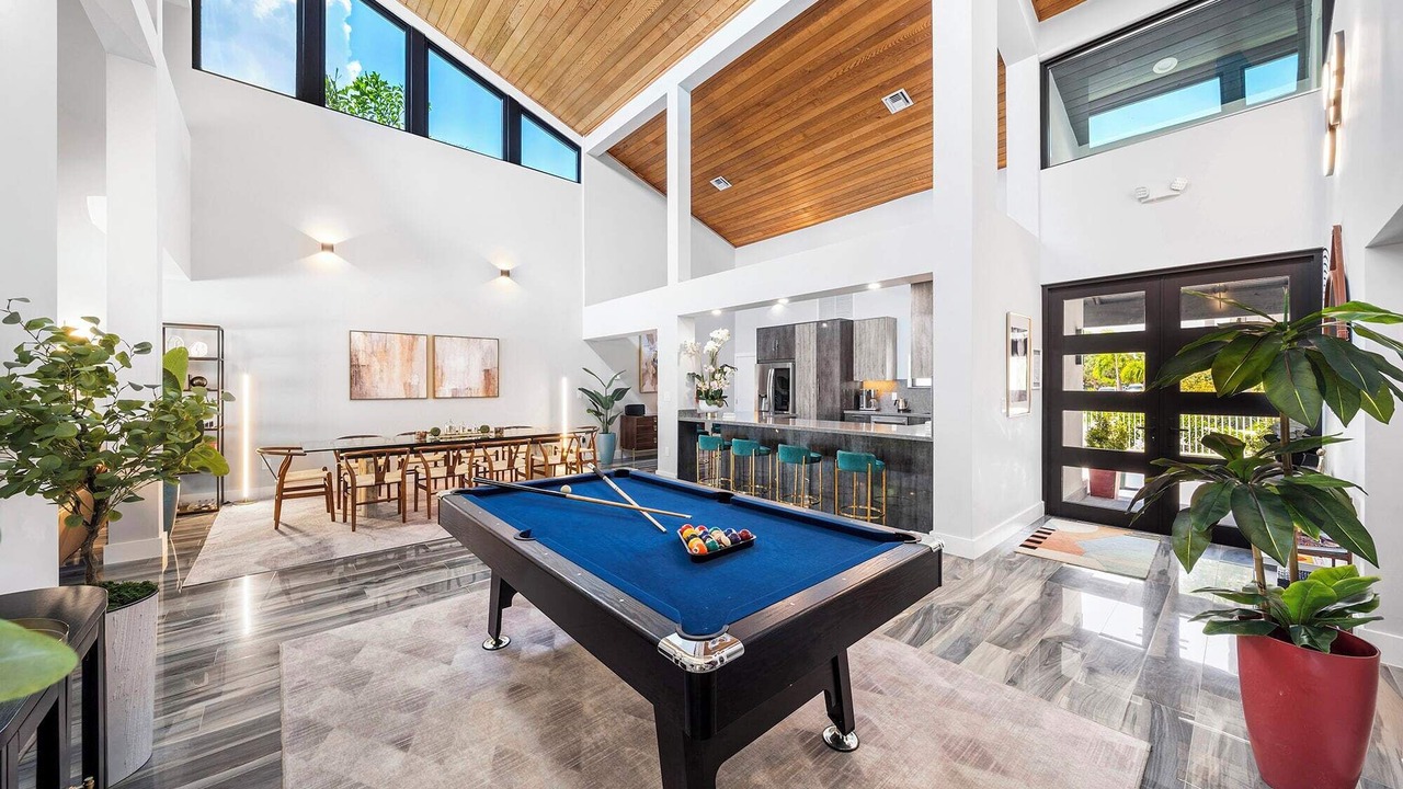 Photo of Livingroom in North Bay Village
