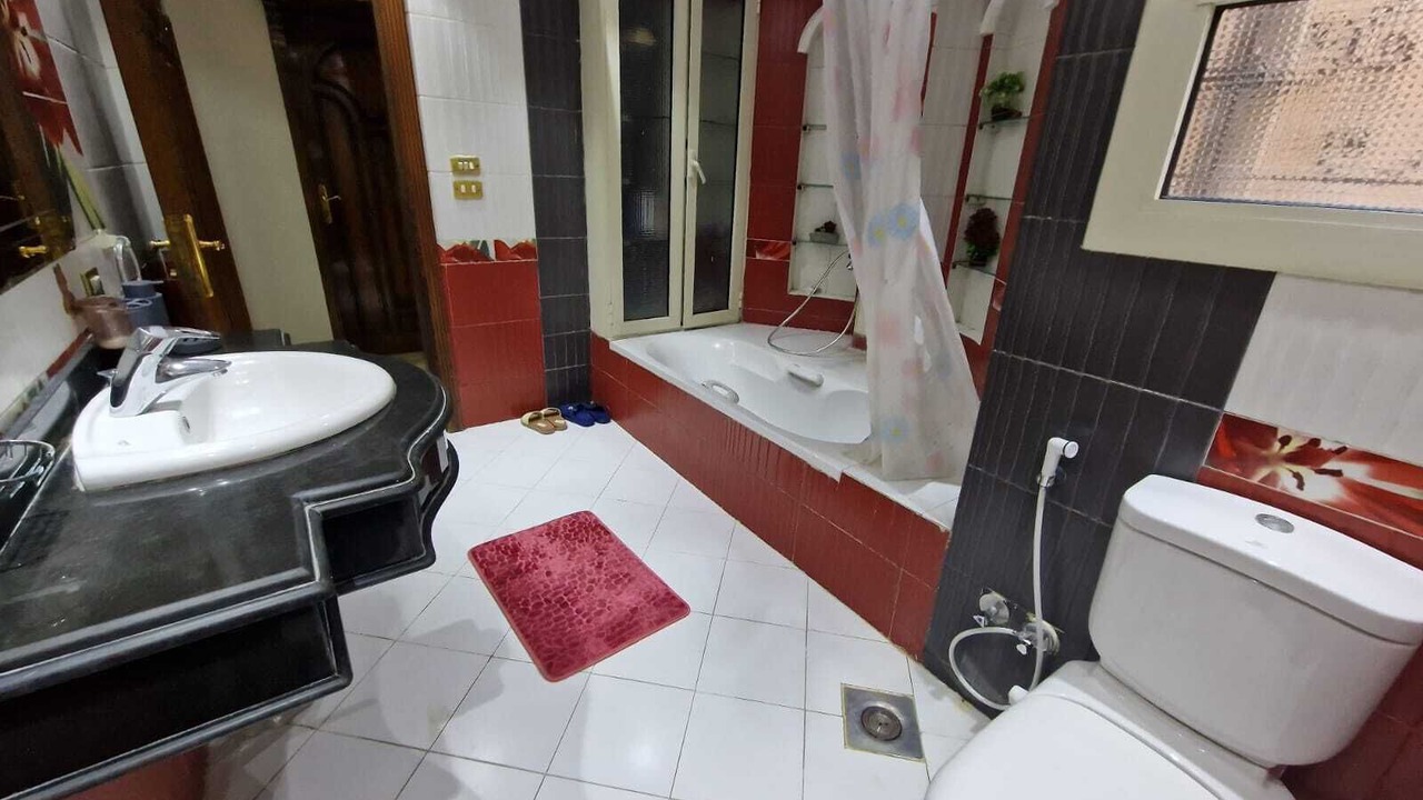 Photo of Bathroom in Pyramids Gardens