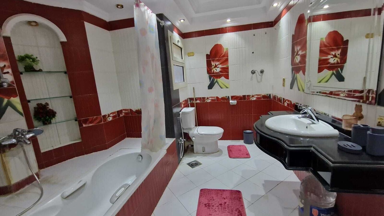 Photo of Bathroom in Pyramids Gardens