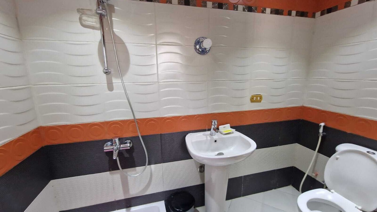 Photo of Bathroom in Pyramids Gardens
