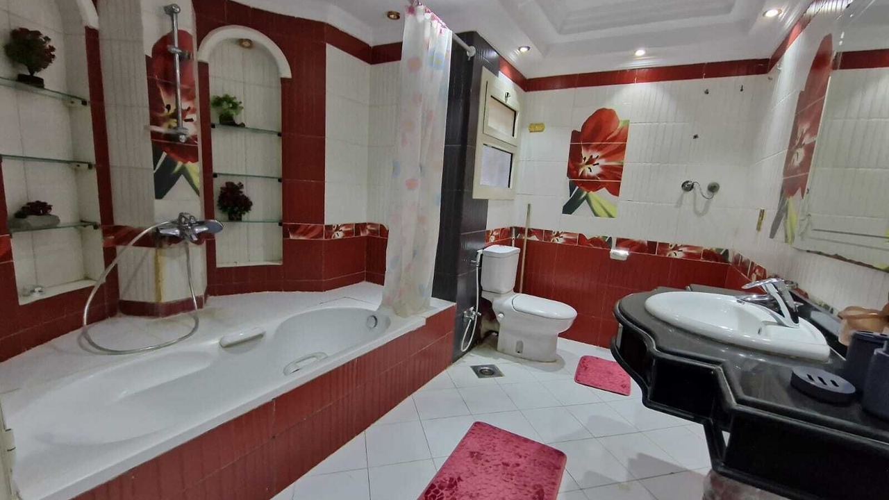 Photo of Bathroom in Pyramids Gardens