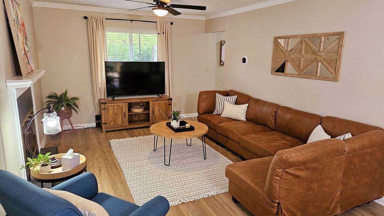 Photo of Livingroom in Lansing