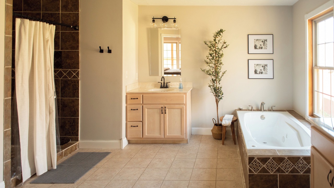 Photo of Bathroom in Gnaw Bone