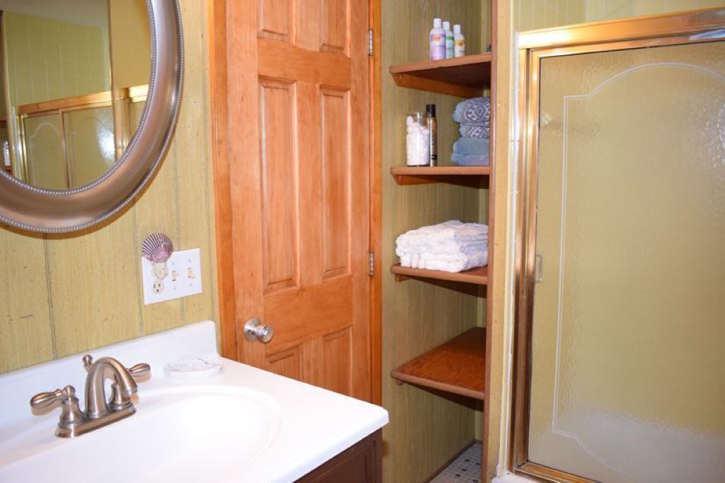 Photo of Bathroom in Deep Hole