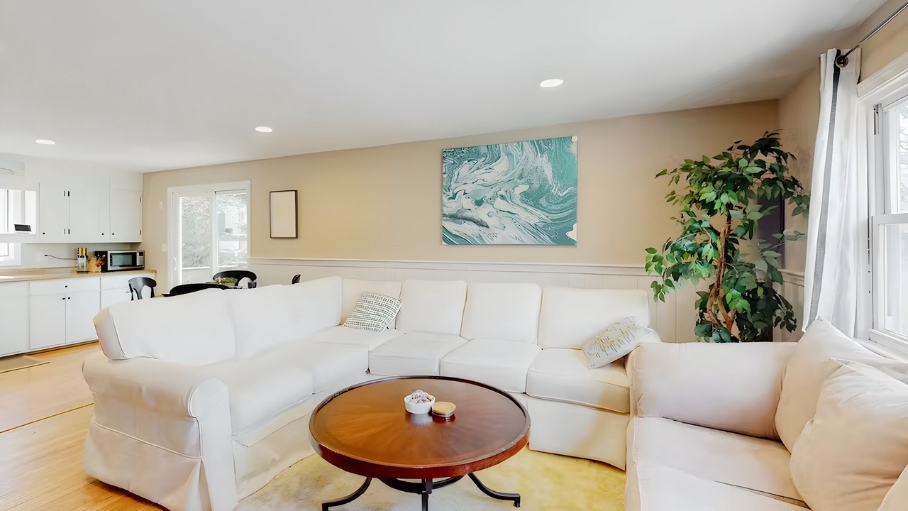 Photo of Livingroom in Truro
