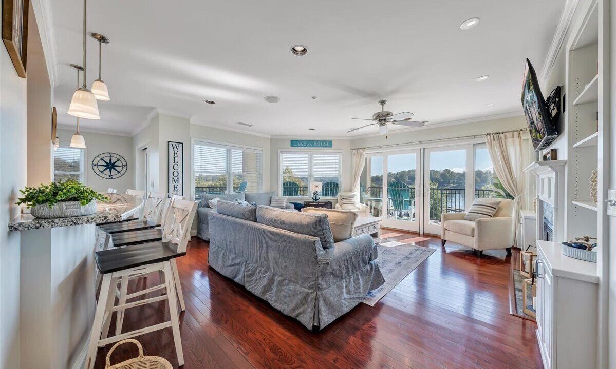 Photo of Livingroom in Westlake Corner
