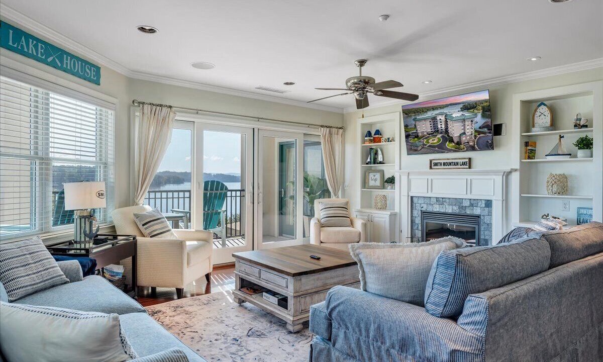 Photo of Livingroom in Westlake Corner