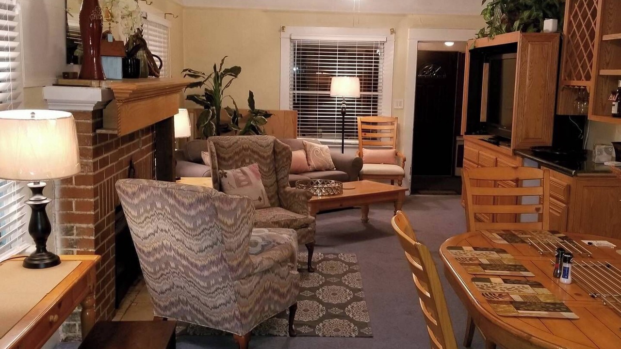 Photo of Livingroom in Downtown Klamath Falls