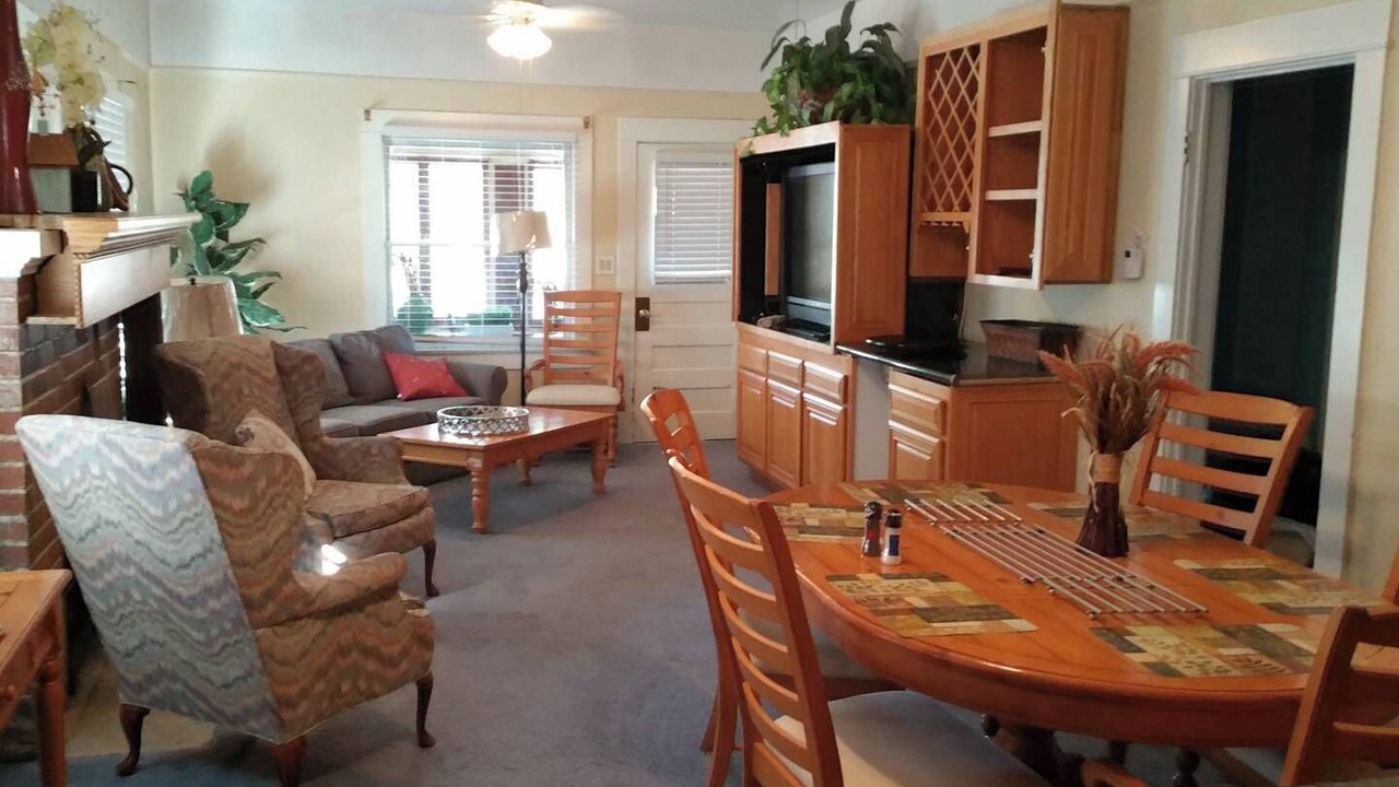 Photo of Livingroom in Downtown Klamath Falls
