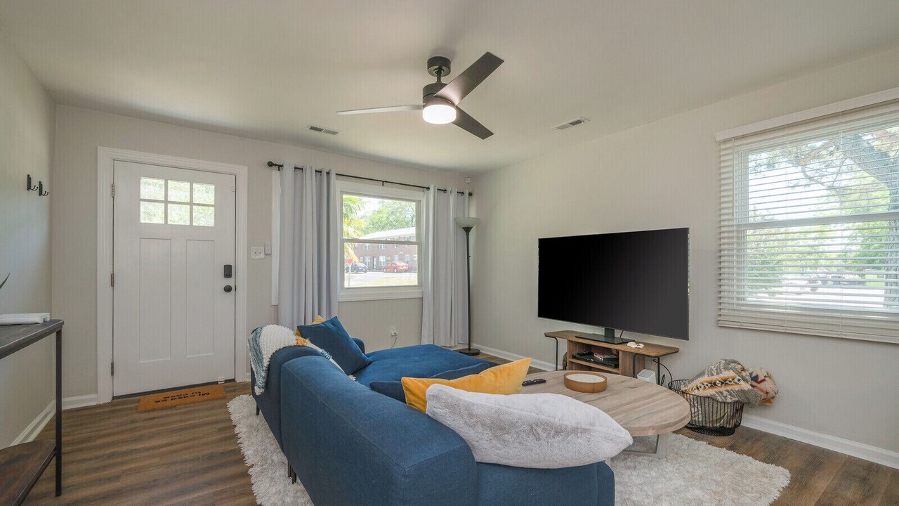 Photo of Livingroom in Bayview