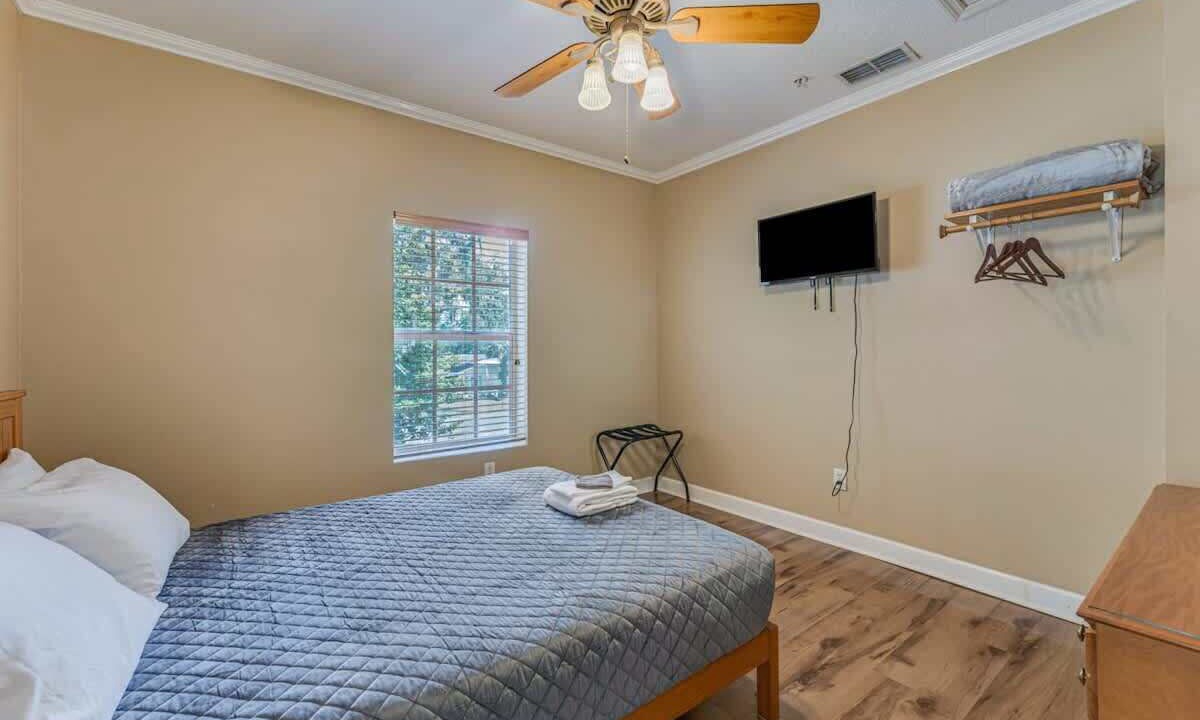 Photo of Bedroom in Chassahowitzka