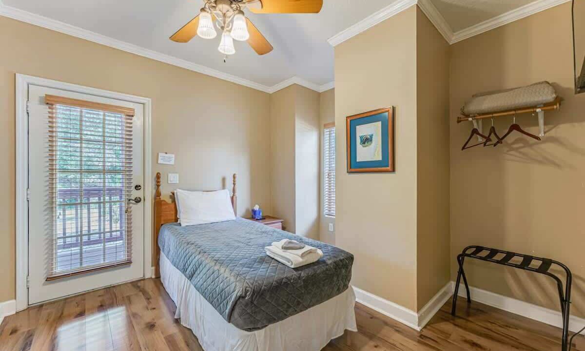 Photo of Bedroom in Chassahowitzka