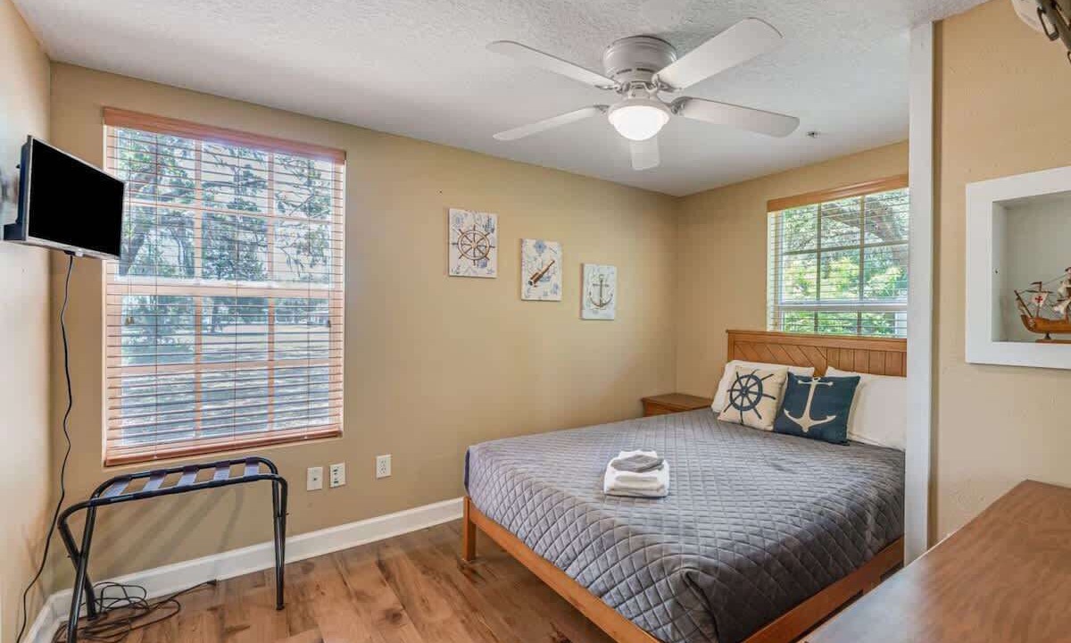 Photo of Bedroom in Chassahowitzka