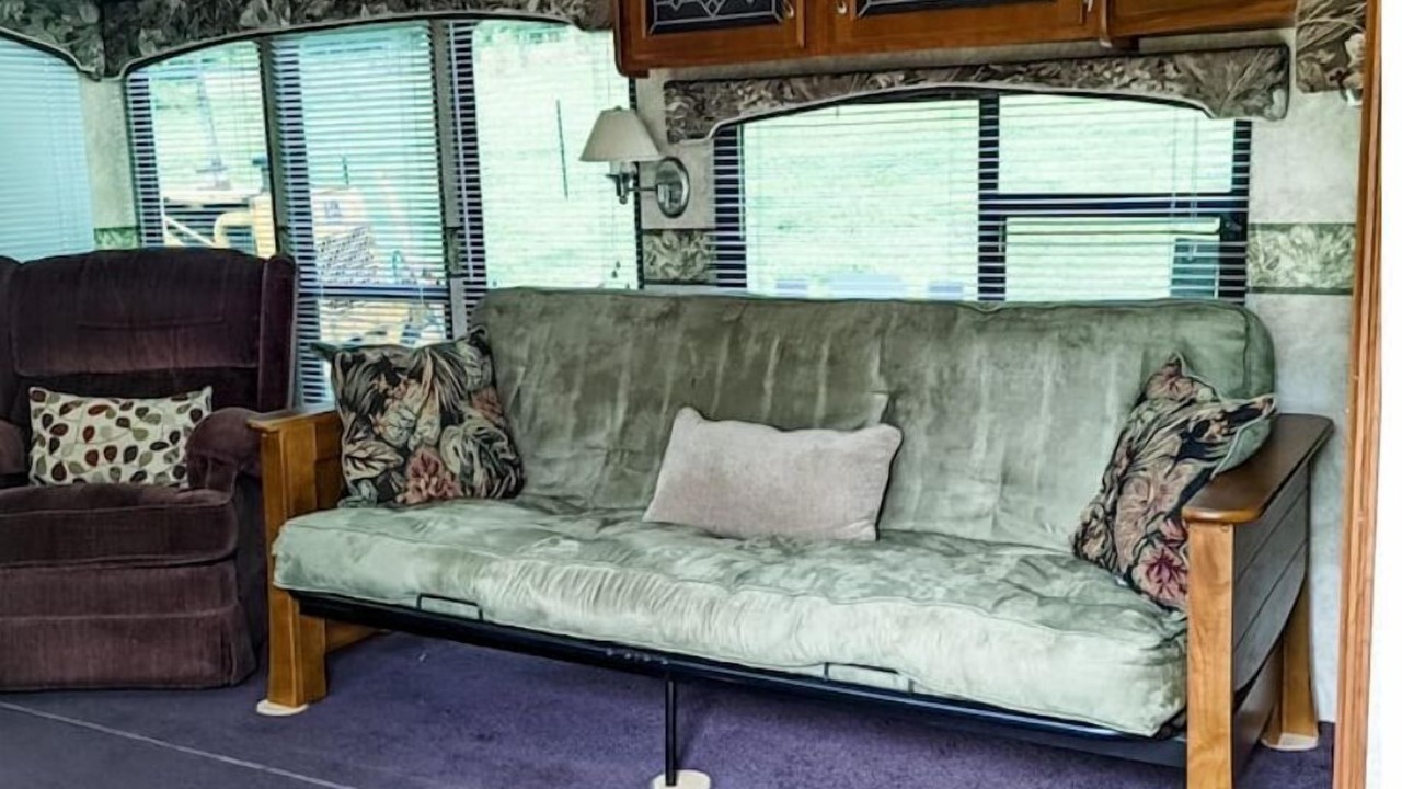 Photo of Livingroom in Burks Fork