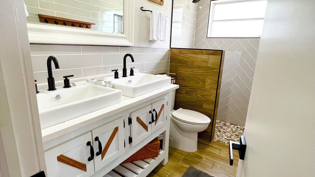 Photo of Bathroom in Sweetwater