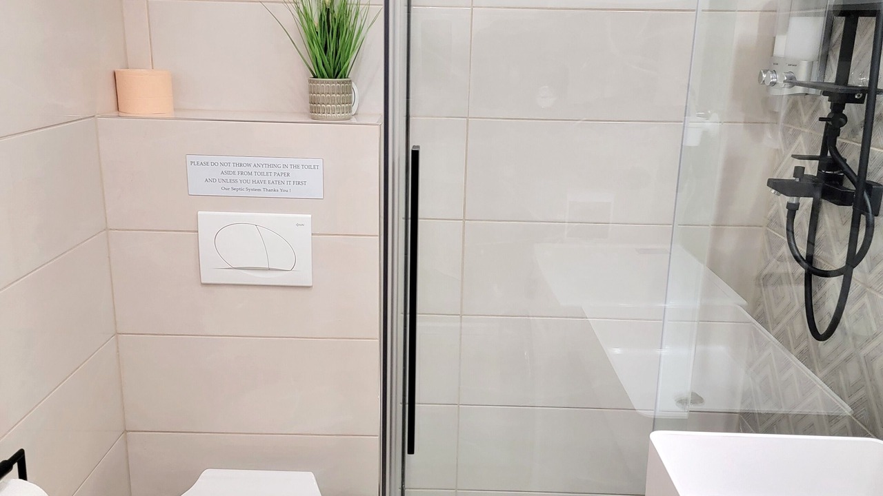Photo of Bathroom in Erd