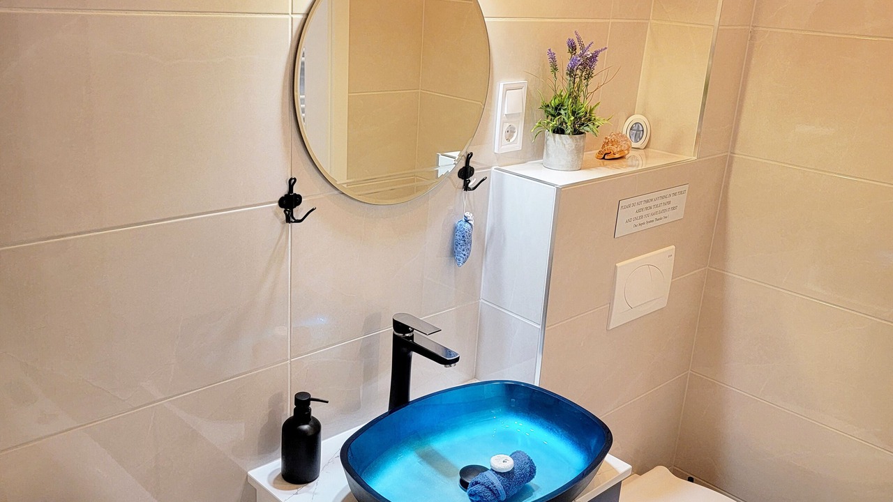 Photo of Bathroom in Erd