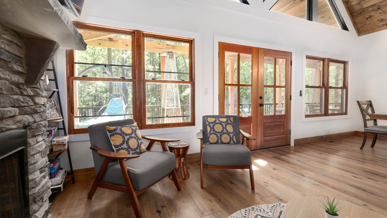 Photo of Livingroom in Manson