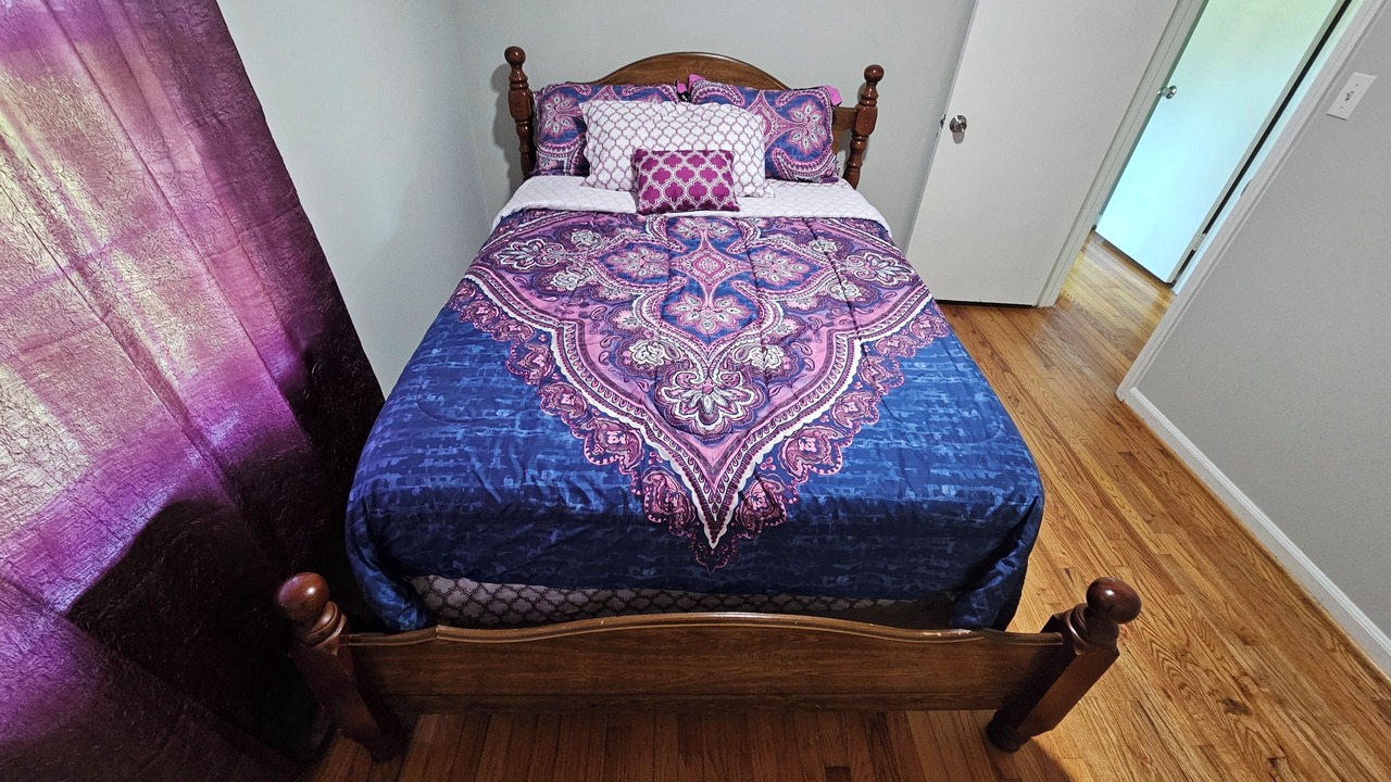 Photo of Bedroom in Central Newport News