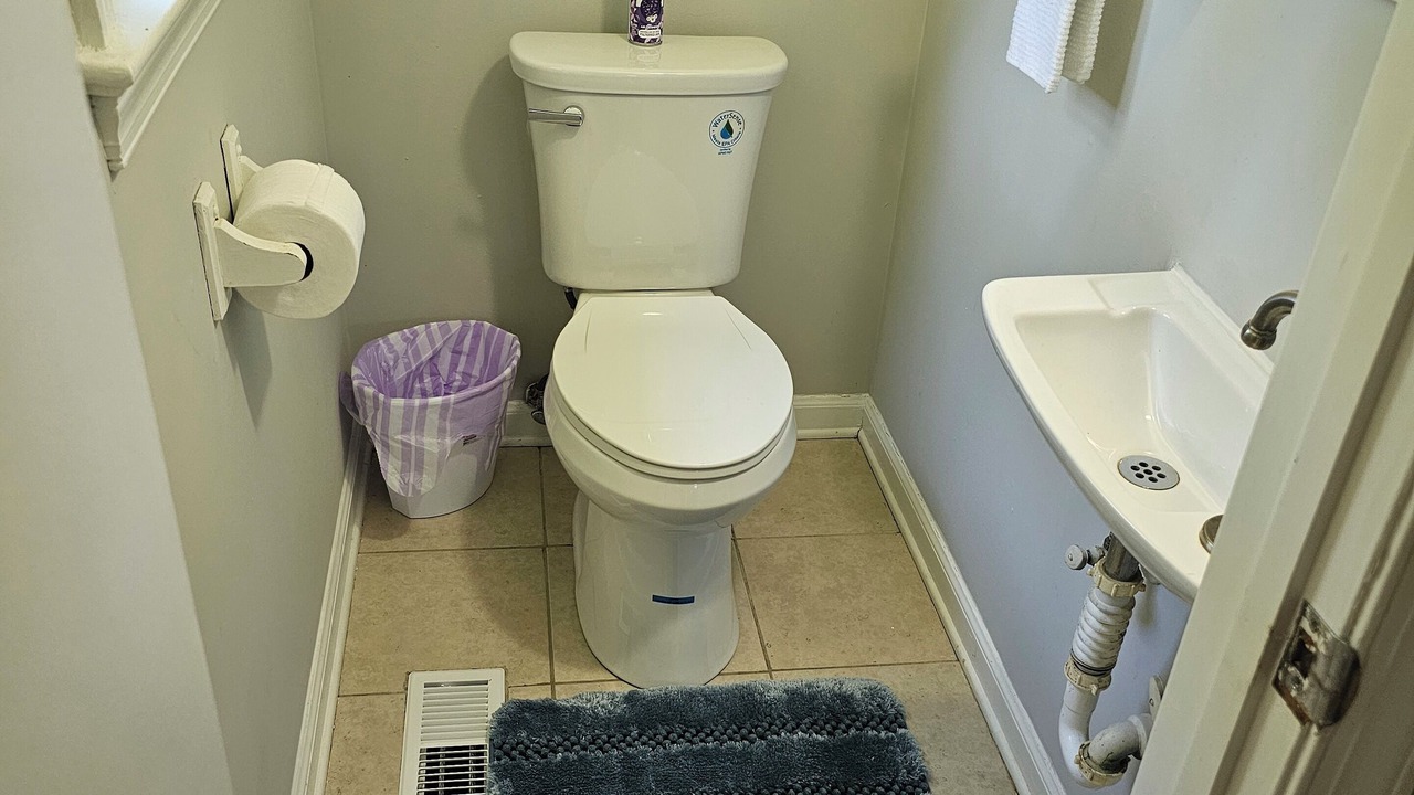 Photo of Bathroom in Central Newport News