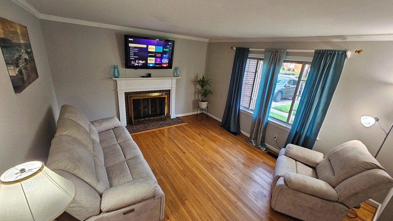 Photo of Livingroom in Central Newport News