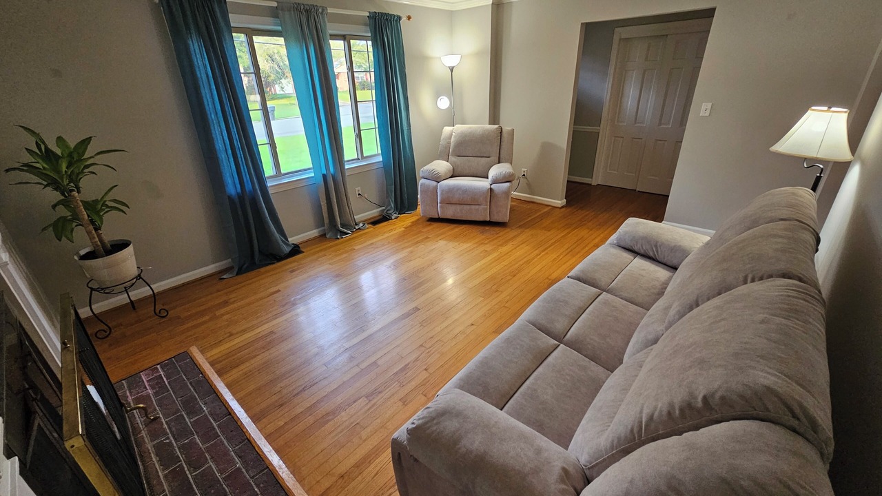 Photo of Livingroom in Central Newport News