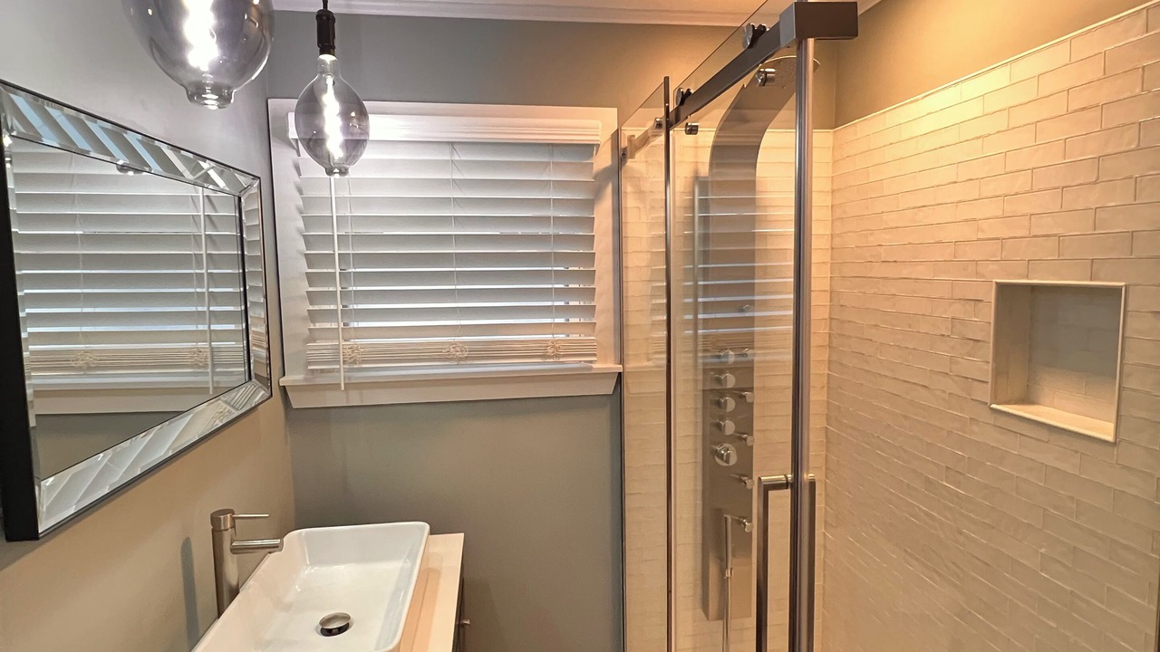 Photo of Bathroom in Chickasaw