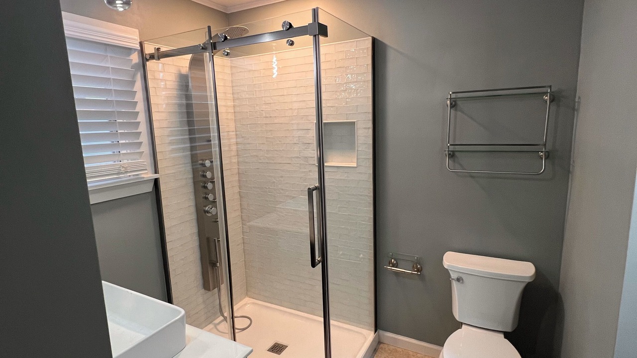 Photo of Bathroom in Chickasaw
